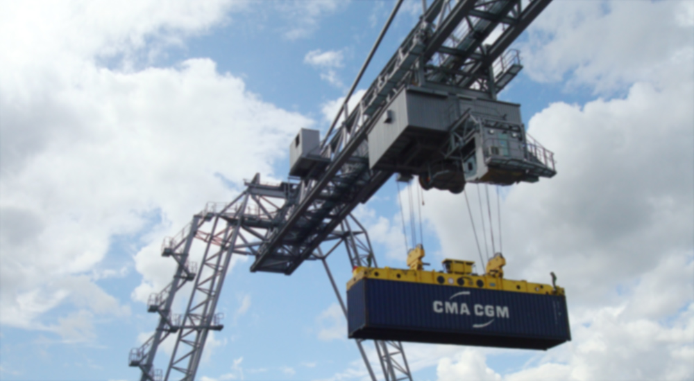 Gantry cranes for reloading