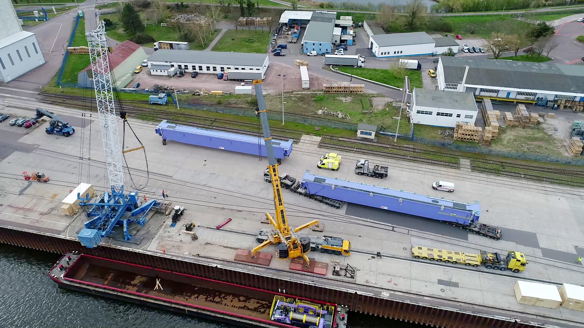 Verladung am Hafen in Aken (Elbe)